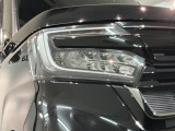 LEDヘッドライトは、点灯の瞬間から最大光量を発揮し、突然暗くなるトンネルなどでの安定感を高めます。