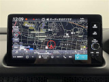 【Honda Connect対応】専用アプリをスマートフォンにダウンロードすることにより、離れた場所からエアコンを操作したり、クルマの位置情報を確認することができます。