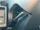 チルトハンドルで運転する人にハンドルの高さが調整出来ます。