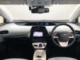 シンプルながら機能性あふれる運転席廻りです。視界性もよく、運転しやすいですよ。