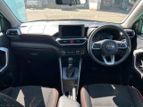 運転のしやすさを最優先に設計された見晴らしの良いインパネ。車両間隔が掴みやすく狭い道でも安心。