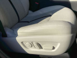 パワーシートでぴったり合ったドライブポジションで運転♪いつでも同じ位置に合わせられるメモリー機能付き♪シートヒーター機能付きで寒い冬のシートも瞬時に温まります♪