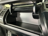 【グローブボックス】収納スペースが沢山あるので車内が散らからずに助かります。ちょっとした物を入れるのにいいですね♪