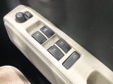 【電動格納ミラー】サイドミラーは電動格納式となっており、狭い駐車場でもキズがつくリスクを抑えられます。