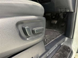 パワーシート搭載。微妙な調整が手軽にでき、ピッタリのポジションで運転することが可能です。