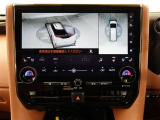 パノラミックビューモニター付きです。車両を上から見たような映像をディスプレイオーディオ画面に表示。運転席からの目視だけでは見にくい、車両周辺の状況をリアルタイムでしっかり確認できます。