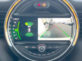 ●ガイドライン付きバックカメラ:不安な駐車もこれで安心!ガイドライン付きなので狭い箇所での駐車もラクラクです!