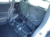 ◆チップアップ&ダイブダウン機構付【ULTR SEAT】は後席座面を左右分割で跳ね上げることができます。トランクで積載できない背の高い荷物をラクラク収納できます。ホンダ車ならではの人気装備です。