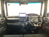 【前方視界】開放的な前方視界!運転がしやすく疲れにくいです♪窓が大きく、見通しがとっても良いおクルマですよ♪