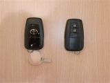 中古車としてスマートキーが2個あるのは重要なチェックポイント!バックドアの開閉ボタンも付いています。離れたところからの開け閉めや、手荷物があるときに便利です♪