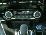 快適オートエアコン付♪設定温度をキープし車内を快適な温度に保ちます♪