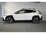 スバルの4WD(AWD)は直進安定性に優れ、日常走行から高速走行まで、さまざまなシーンで安心感に満ちた走りが愉しめます。それは悪路や泥道など左右のタイヤの路面状況が異なるシーンでも変わりません。