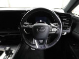 各操作スイッチなどもハンドルから手を放すことなく操作可能で安全運転に支援いたします!