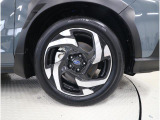 純正18インチアルミホイール装備・タイヤサイズ225/55R18装着