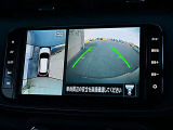 アラウンドビューモニター搭載で運転席からクルマの前後左右の状況を確認できます。