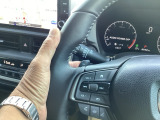 マニュアル車のような感覚で、ワインディングロードでも車を操れるパドルシフト付きです。長い下り坂でのエンジンブレーキや、高速道路の合流の際の加速も思いのままに操ることができ楽しめます