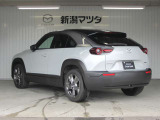 車両本体価格に点検整備費用が含まれています。当社基準および保安基準に合わせ、要交換、修理と判断された部品は当社負担にて整備させていただきます。追加整備費用はかかりませんのでご安心ください。