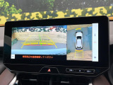 【パノラミックビューモニター】専用のカメラにより、上から見下ろしたような視点で360度クルマの周囲を確認することができます☆死角部分も確認しやすく、狭い場所での切り返しや駐車もスムーズに行えます。