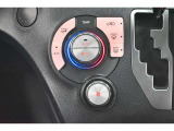お好きな温度に設定すれば自動的に温度を調節、車内を快適空間に仕上げてくれます。