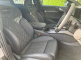 人間工学に基づいて設計されたシートは車のもっているドライビングフィールを存分にドライバーに伝えてくれるクオリティの高い仕上がりとなっています。