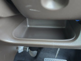 運転席周辺の収納も充実したドライバーズロアポケット。細かな使い勝手にも配慮されています。