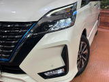 【LEDヘッドライト】悪天候や夜間走行時も良好な視界を確保し安心して運転できる高輝度LEDヘッドライトを装備!点灯速度が早く、消費電力も抑えられています。