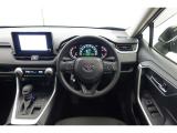 スポーティームード溢れる運転席周りですね。 クイックなドライビングに対応できるよな運転席回りになっています。 ドライブがますます楽しくなりますね!