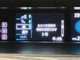 【レーンディパーチャーアラート】道路上の白線(黄線)をカメラで認識し、ドライバーがウインカー操作を行わずに車線を逸脱する可能性がある場合、ブザーとディスプレイ表示により注意を喚起サポートします。