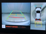 車の全周囲の画像が表示されます。運転席から見づらい個所なども、上空から見たような映像で確認できます。映像のきりかえも出来、後方確認だけでなく大変便利な機能です。