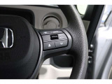 Hondaセンシングの機能のひとつ、アダプティブクルーズコントロール付!アクセルから足を離しても設定したスピードと前車との車間を保ち走行してくれます!車線維持もアシスト☆高速道路で疲労軽減ですね☆
