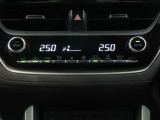 左右独立温度コントロールフルオートエアコンです。運転席、助手席それぞれで独立して温度設定ができます。冷え性の方が乗っても安心ですね♪