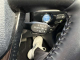 前の車に自動でついていく「追従機能付きクルーズコントロール」を装備しています。前走車との車間距離を一定に保ちながら加速・減速を行ってくれるため、高速道路の渋滞時やストップ&ゴーが多いシーンでも大丈夫