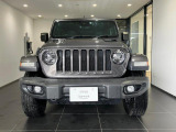 【フロントグリル】7スロットルグリルはJeep伝統の証です。SUVのみにこだわり続けている伝統あるJeep車へお乗り頂いてみてはいかがですか?