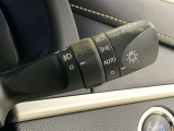 車外の明るさによって自動で点灯・消灯するオートライトも搭載