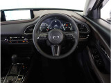 【運転席】最適なドライビングポジションでドライブをお楽しみください。