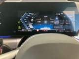 BMWのメーターパネルは選曲や、ラジオのチャンネルなども表示可能です。運転中に目線が泳ぐことなく、安全で疲れにくいです。