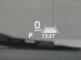 カラーヘッドアップディスプレイ付き。少ない視線移動で情報を確認できるので、運転の疲労軽減に繋がりますよ♪