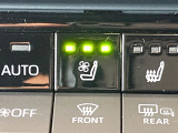 【シートヒーター&ベンチレーション】夏場は涼しい風でお尻や背中の熱やムレを防ぎ、冬はエアコンよりも早く温まってポカポカに!季節を問わず快適に過ごせます。