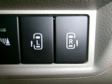両側電動オートスライドドア付き!!運転席のスイッチでも開閉可能です♪重い荷物を持っている時や、雨の日に重宝します!小さいお子様がいても巻き込み防止機能や手動のみに切替も出来ますので安心です♪