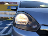 「ハロゲンヘッドライト」です。昔ながらの電球タイプで、他のタイプに比べ電球の取り換えが簡単安価で出来ます。