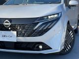 最新式はLEDヘッドランプですね。瞬時に明るい光が夜間の運転をぐっと楽にしてくれますよ。