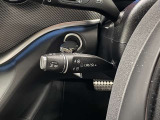 メモリー付きパワーシートが装備されている車両はシートの位置・ドアミラーの角度・ハンドルの位置を3名まで記憶出来ます。