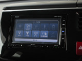 ナビゲーションは純正メモリーナビ(VXM-194VFi)を装着しております。AM、FM、CD、DVD再生、Bluetooth、フルセグTVがご使用いただけます。初めて訪れた場所でも安心ですね!