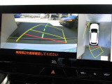 パノラミックビューモニター付きです。車両を上から見たような映像をディスプレイオーディオ画面に表示、運転席からの目線だけでは見にくい、車両周辺の状況をリアルタイムでしっかり確認できます。