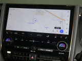 【14インチ純正ナビ】純正ナビを装備。タッチパネル式で使いやすく、詳細地図により目的地をピンポイントで設定できます。初めての道でも迷いにくく、ロングドライブも快適ですよ♪