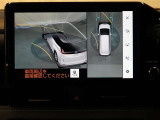 パノラミックビューモニター付きです。車両を上から見たような映像をディスプレイオーディオ画面に表示。運転席からの目視だけでは見にくい、車両周辺の状況をリアルタイムでしっかり確認できます。