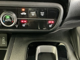 運転席/助手席シートヒーターで寒い日もすぐに温かくなり快適に過ごせます。2段階の温度調整が可能です