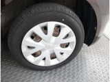 かっこいいホイールですね。 車のイメージを大きく左右するホイール部分はコダワリを持ちたいですね。