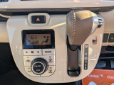 操作性に配慮されたシフト周り。スムーズな切り替えが可能で、ストレスのない運転をアシストします。