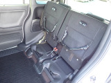 ◆チップアップ&ダイブダウン機構付【ULTR SEAT】は後席座面を左右分割で跳ね上げることができます。トランクで積載できない背の高い荷物をラクラク収納できます。ホンダ車ならではの人気装備です。